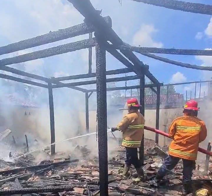 Lupa Matikan Kompor, Rumah Warga Kemiri Ludes Terbakar