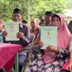 Kejari Bantul Kembalikan Sertipikat Tanah Mbah Tupon IMG-20260410-WA0033